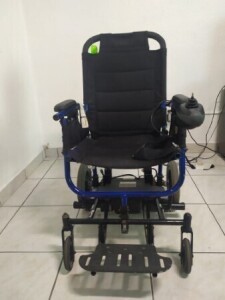 INVACARE ATM1816B 4-WHEEL POWER CHAIR - BLACK WITH BLUE (250lbs)