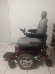 QUANTUM 6000Z 6-WHEEL POWER CHAIR WITH JOYSTICK CONTROL - RED