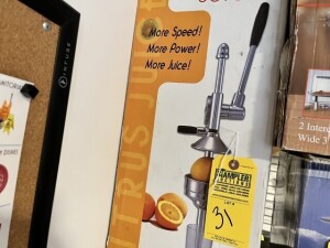 PRO COMMERCIAL JUICER (NEW IN BOX)