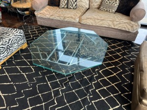 TABLE WITH OCTAGON SHAPED GLASS TOP